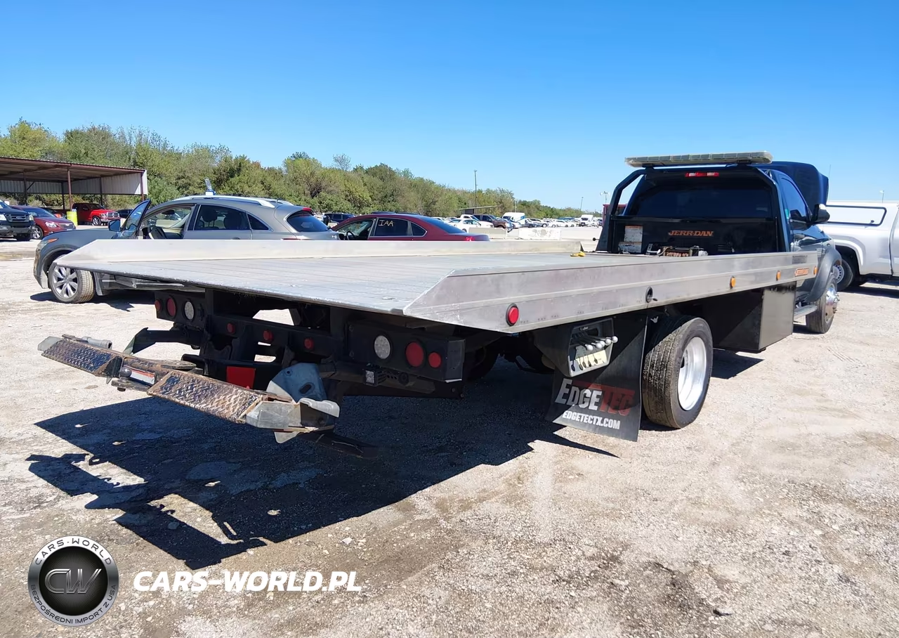 2017 Ram 5500 Chassis Tradesman-Slt VIN:3C7WRMDL0HG547999 - 4