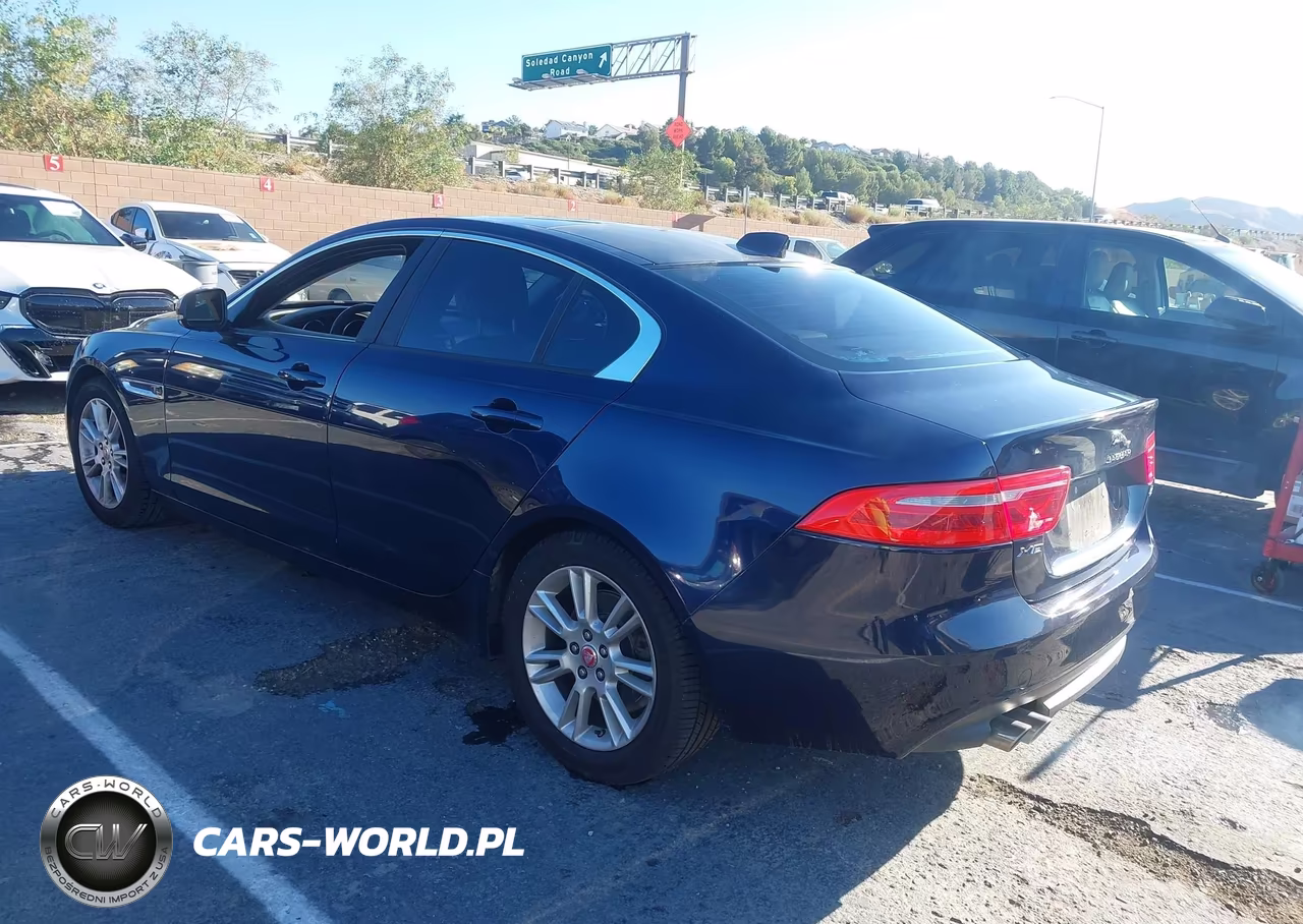 2017 Jaguar Xe 20D Premium VIN:SAJAD4BN6HA976168 - 3