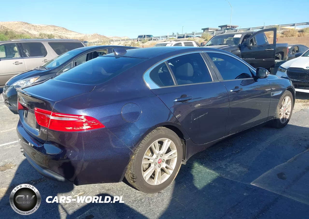 2017 Jaguar Xe 20D Premium VIN:SAJAD4BN6HA976168 - 4