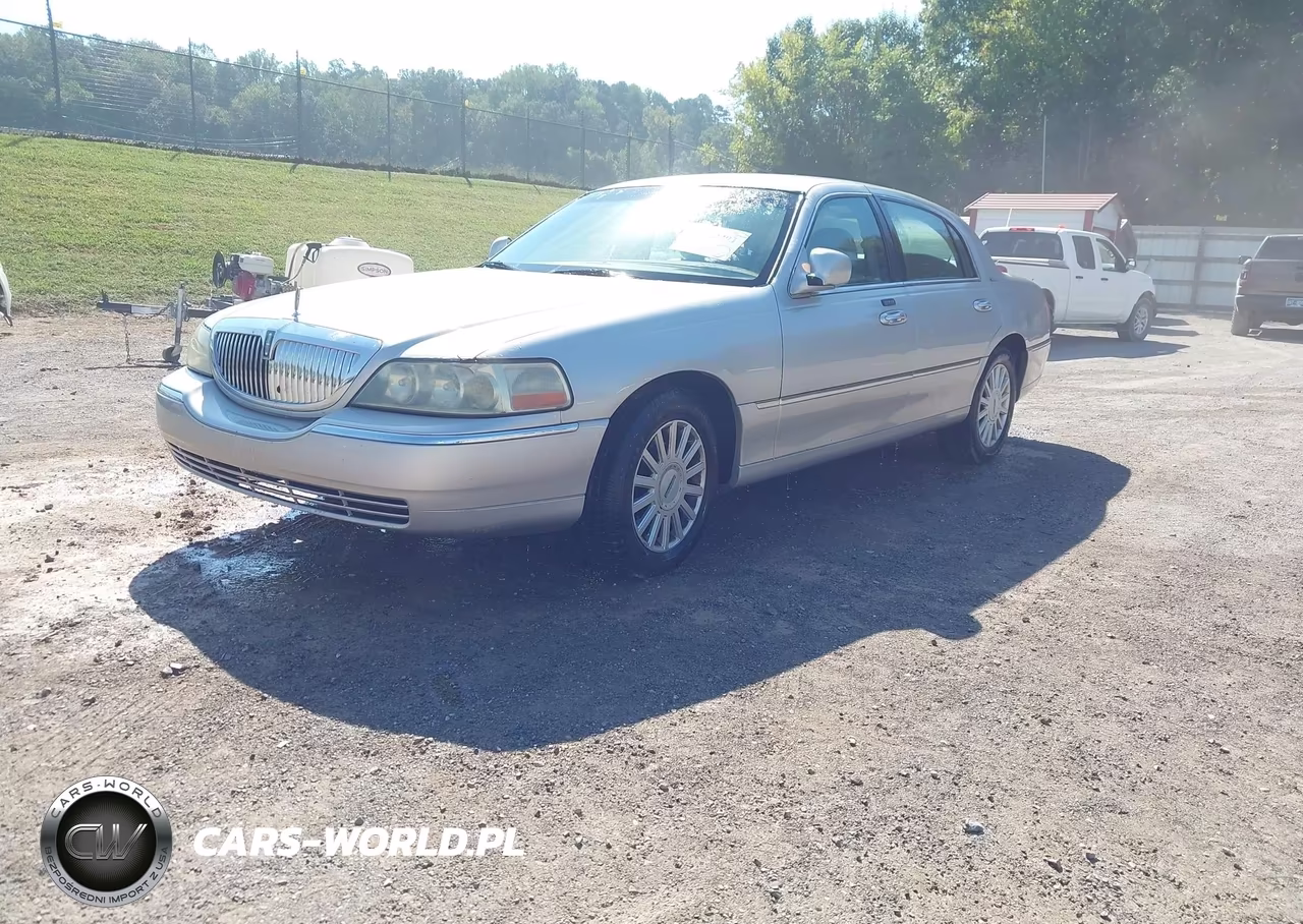 2005 Lincoln Town Car Signature VIN:1LNHM81W95Y622948 - 2