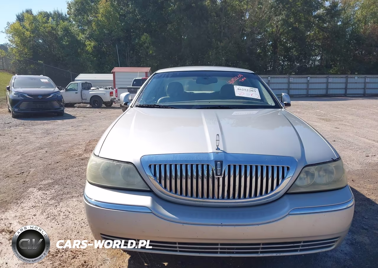 2005 Lincoln Town Car Signature VIN:1LNHM81W95Y622948 - 6