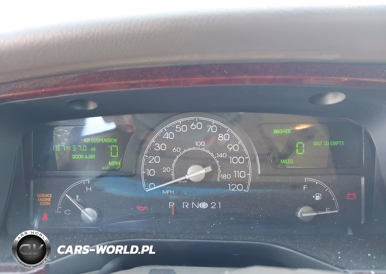 2005 Lincoln Town Car Signature VIN:1LNHM81W95Y622948 - 7