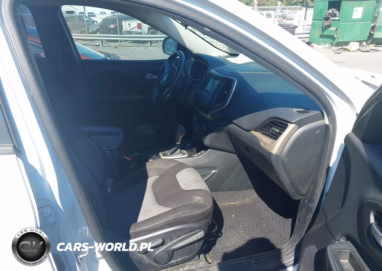 2016 Jeep Cherokee Sport VIN:1C4PJMAB2GW122689 - 5