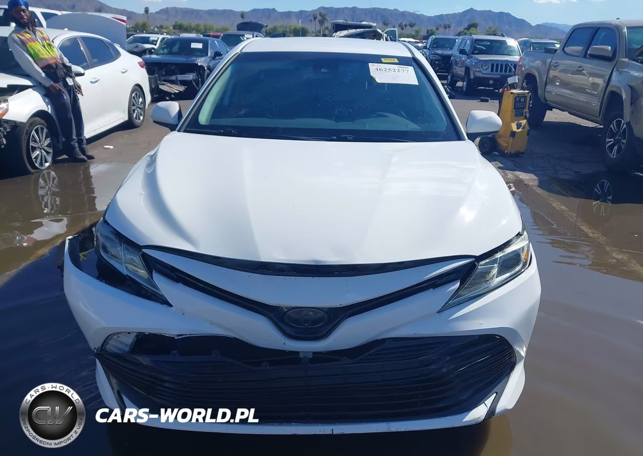 2020 Toyota Camry Le VIN:4T1C11AK0LU383205 - 12