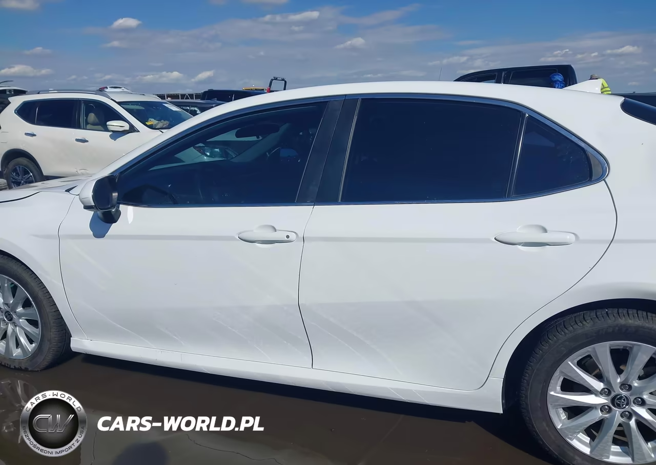 2020 Toyota Camry Le VIN:4T1C11AK0LU383205 - 14