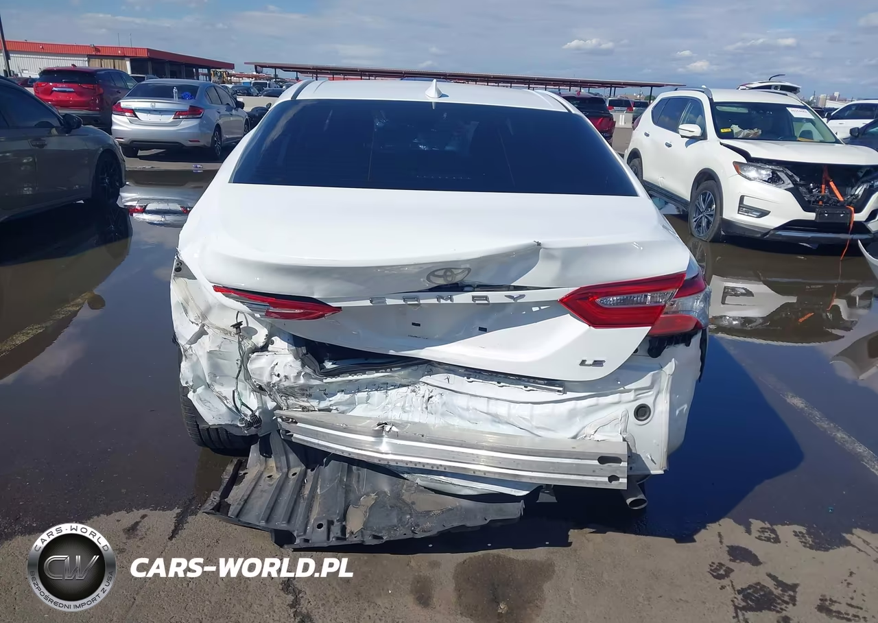 2020 Toyota Camry Le VIN:4T1C11AK0LU383205 - 16