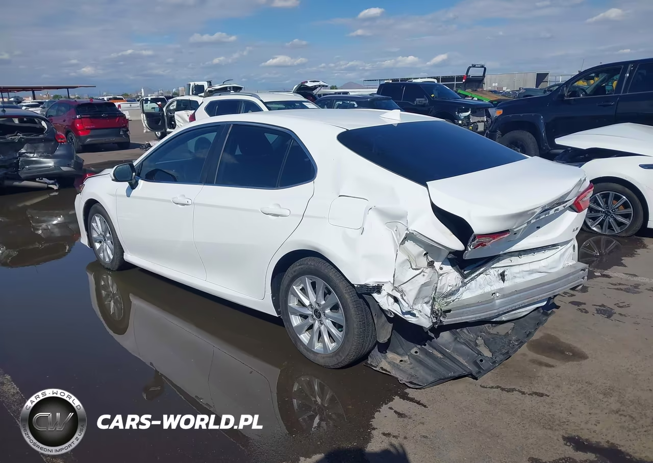 2020 Toyota Camry Le VIN:4T1C11AK0LU383205 - 3