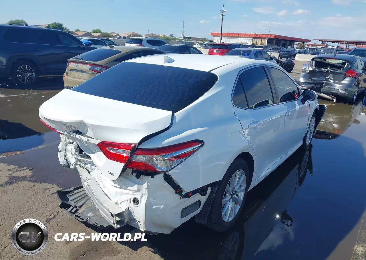 2020 Toyota Camry Le VIN:4T1C11AK0LU383205 - 4