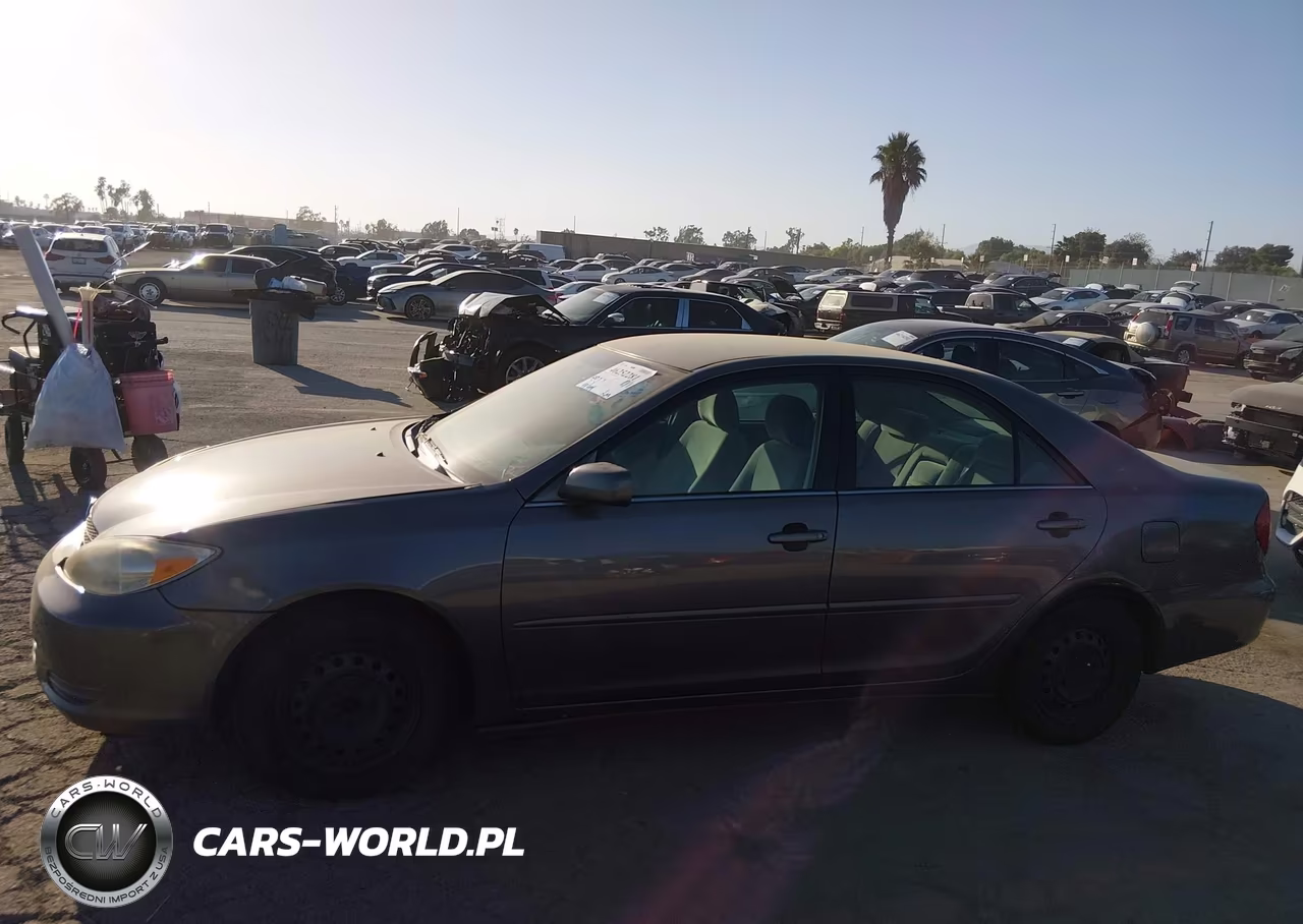 2004 Toyota Camry Le VIN:4T1BE32K84U863052 - 14