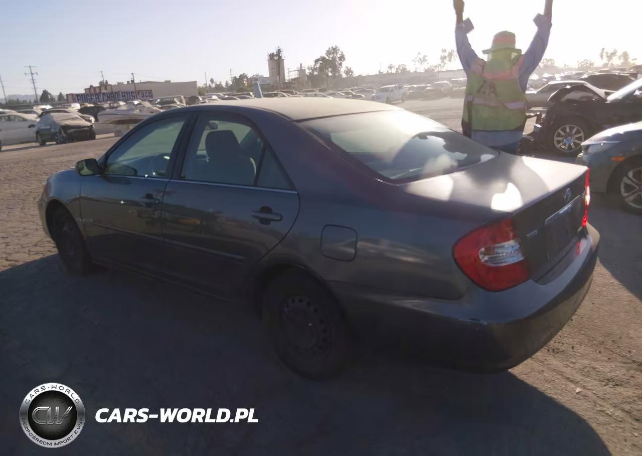 2004 Toyota Camry Le VIN:4T1BE32K84U863052 - 3