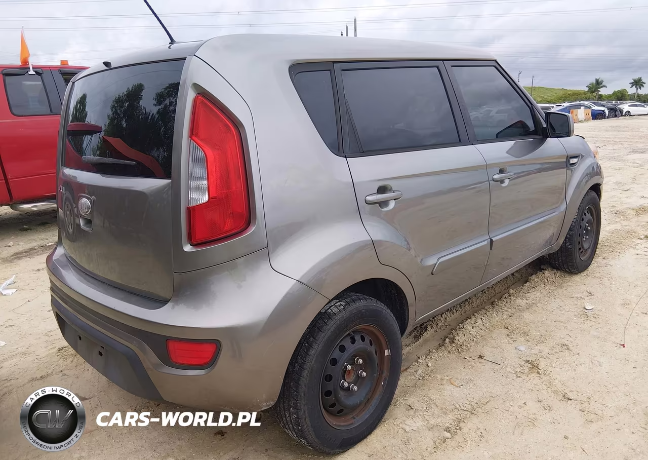 2013 Kia Soul VIN:KNDJT2A50D7613511 - 4