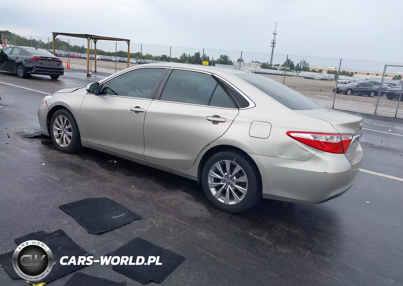 2015 Toyota Camry Xle VIN:4T4BF1FK9FR486302 - 3
