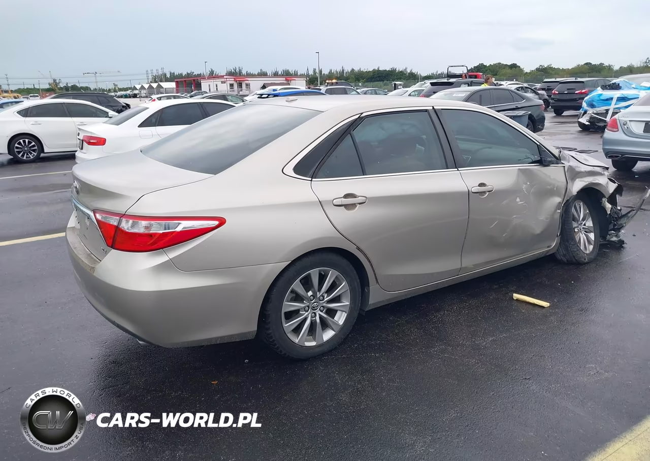 2015 Toyota Camry Xle VIN:4T4BF1FK9FR486302 - 4