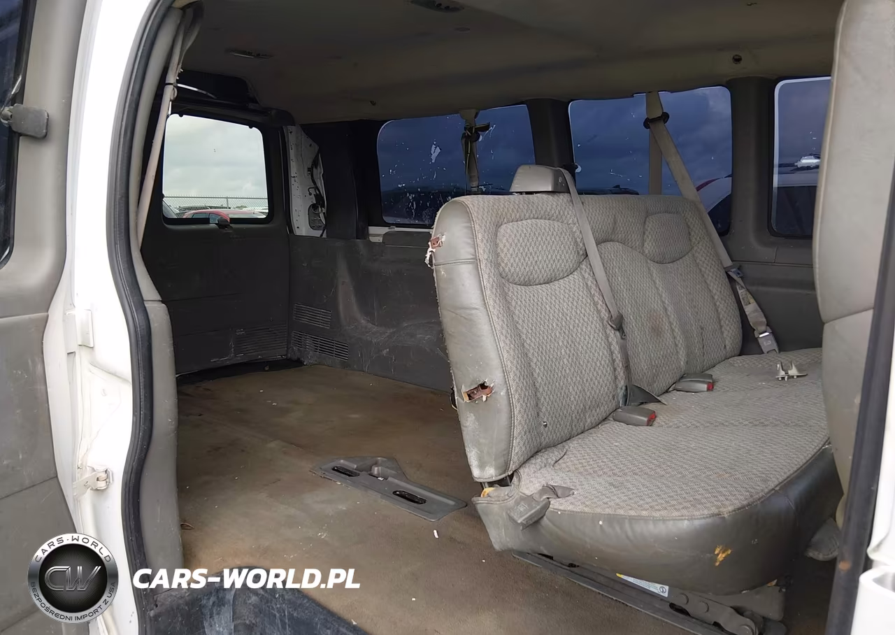 2004 Chevrolet Express VIN:1GNGG25UX41243372 - 8