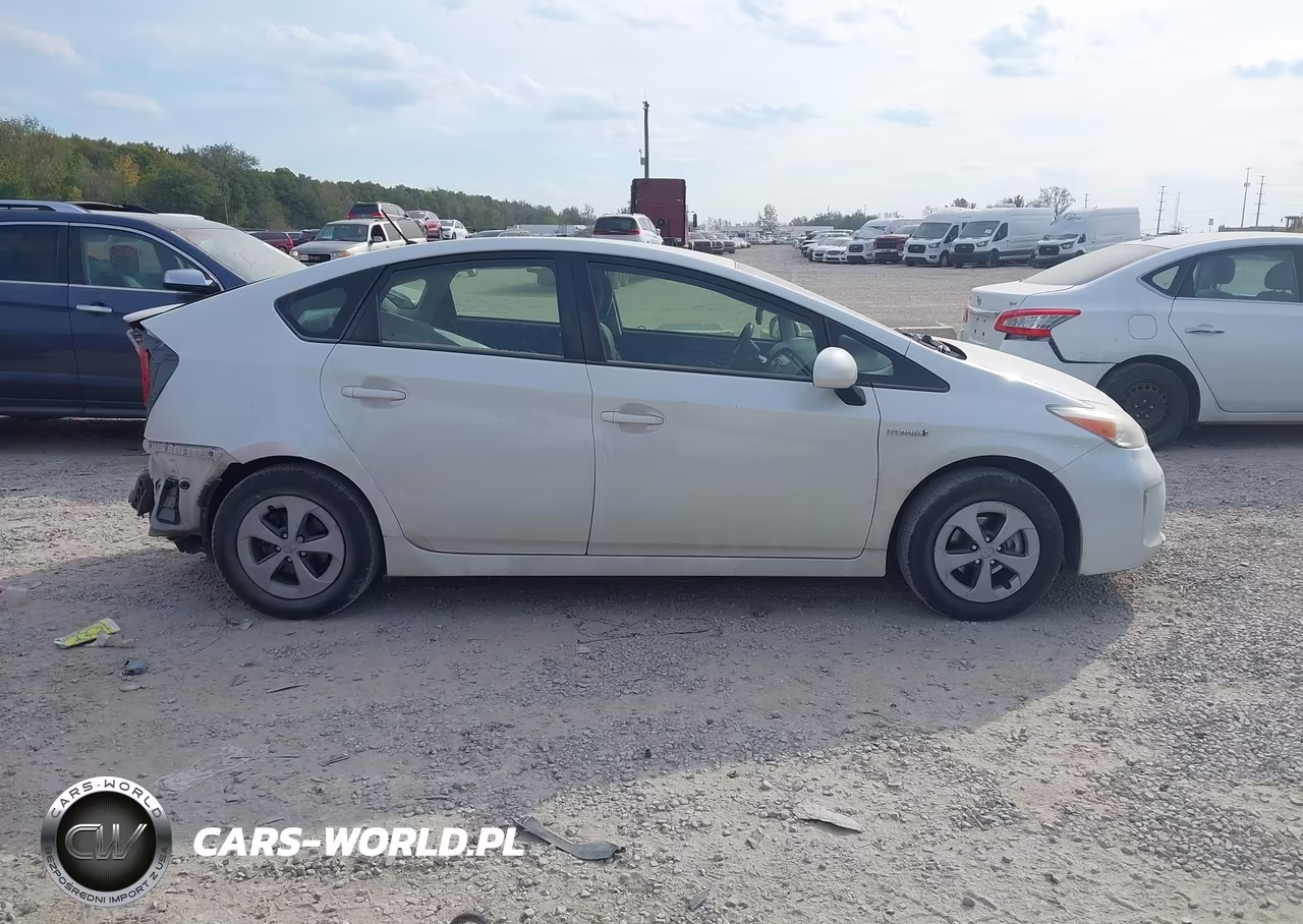 2015 Toyota Prius Two VIN:JTDKN3DU4F1928552 - 14
