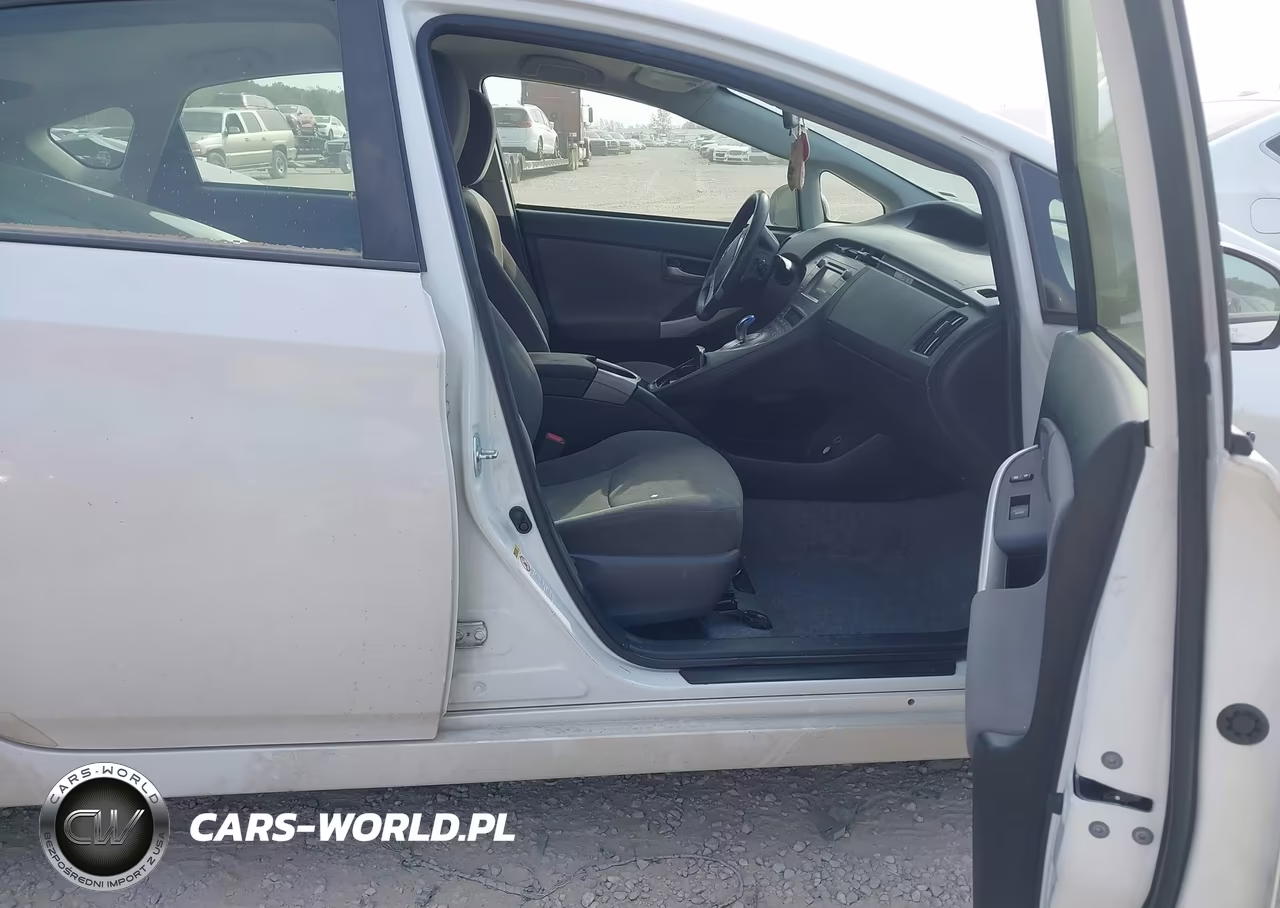 2015 Toyota Prius Two VIN:JTDKN3DU4F1928552 - 5
