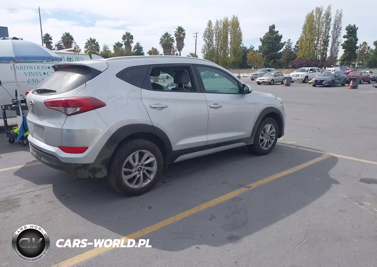 2018 Hyundai Tucson Sel VIN:KM8J33A42JU653479 - 4
