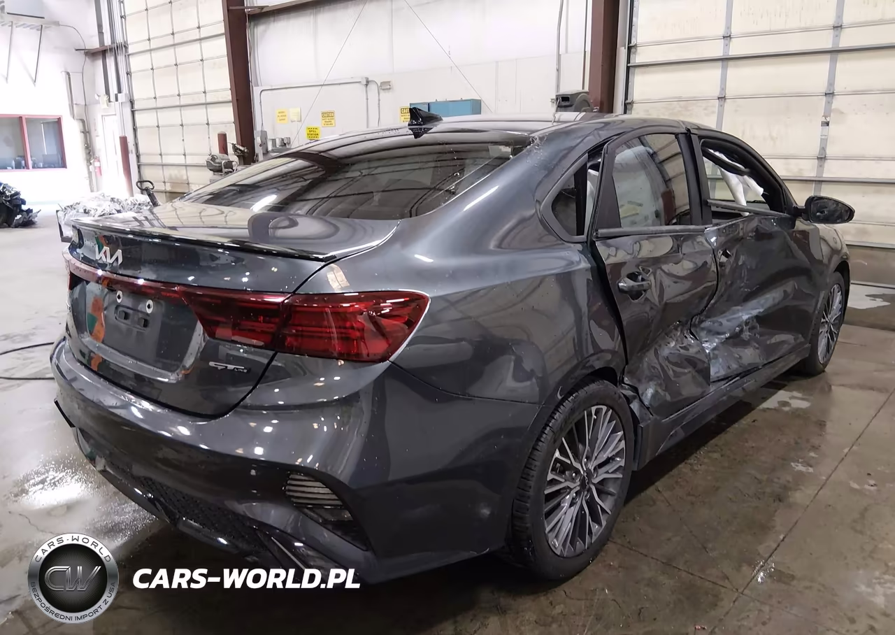 2022 Kia Forte Gt-Line VIN:3KPF54AD1NE492850 - 4