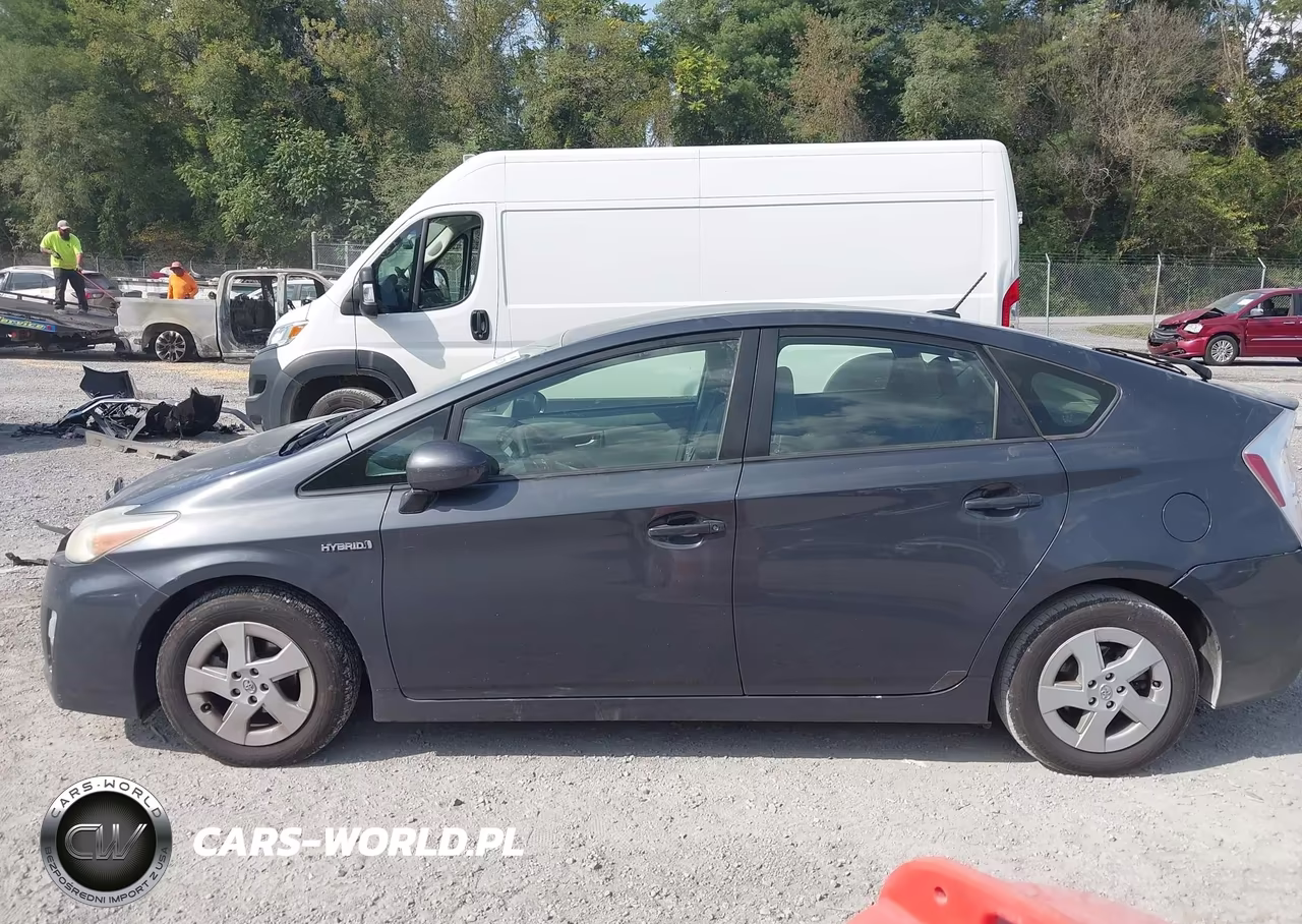 2011 Toyota Prius Two VIN:JTDKN3DU2B1449136 - 14