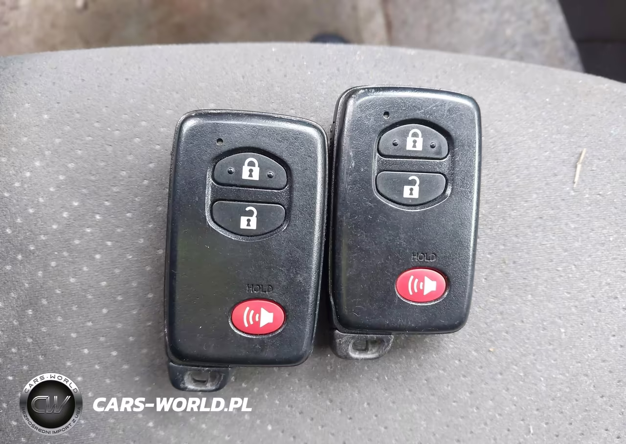 2013 Toyota Prius Two VIN:JTDKN3DU7D5632107 - 11