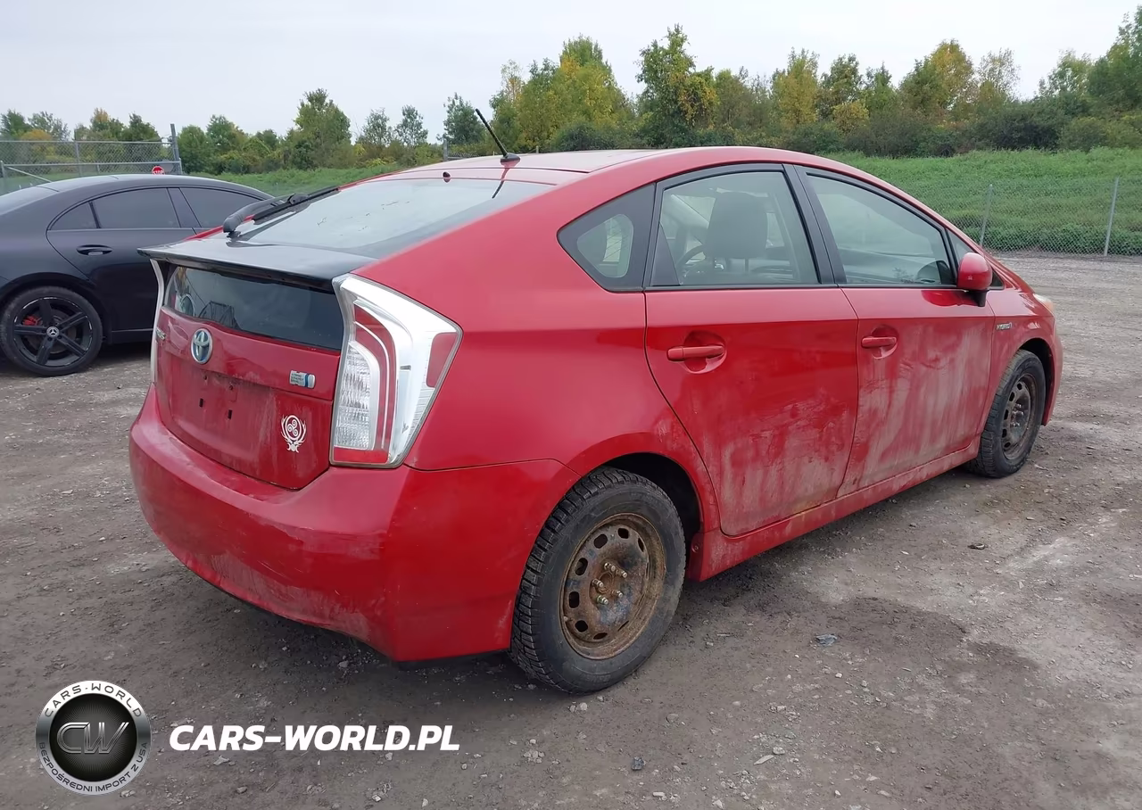 2013 Toyota Prius Two VIN:JTDKN3DU7D5632107 - 4