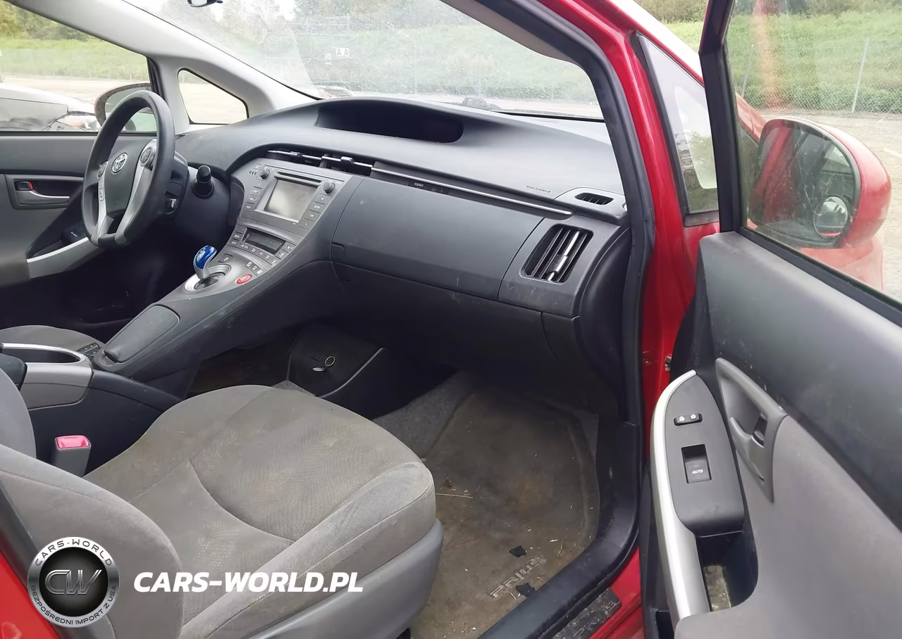 2013 Toyota Prius Two VIN:JTDKN3DU7D5632107 - 5