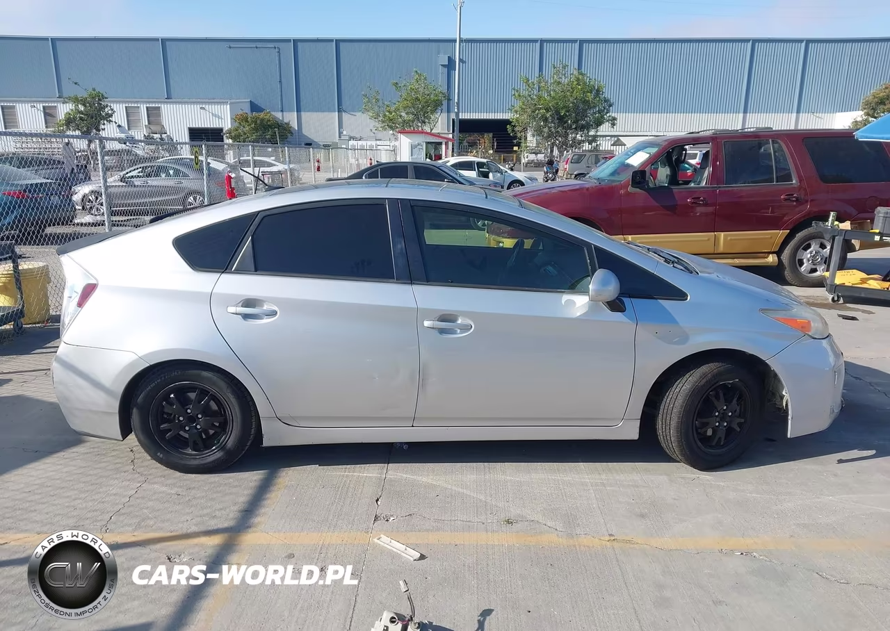 2012 Toyota Prius Three VIN:JTDKN3DUXC5415164 - 13