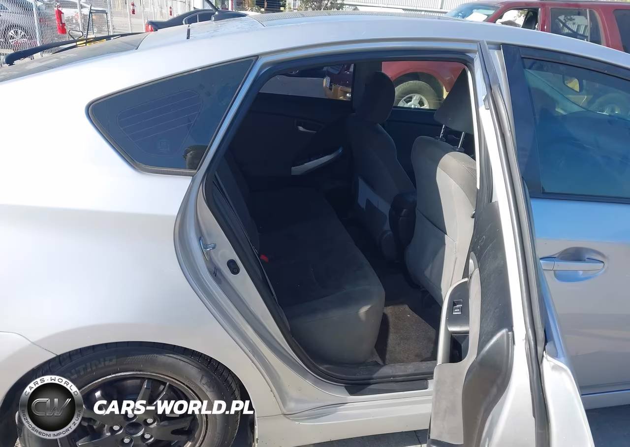 2012 Toyota Prius Three VIN:JTDKN3DUXC5415164 - 8