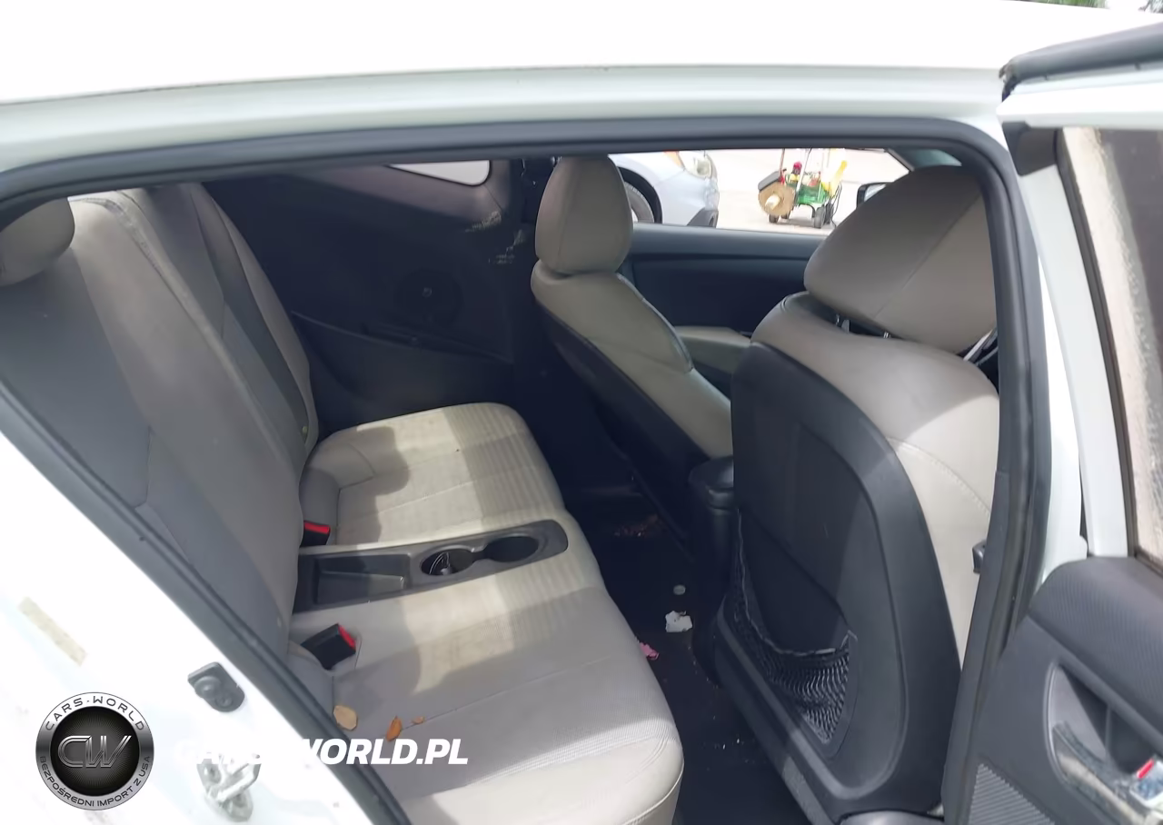 2013 Hyundai Veloster Base W-Gray VIN:KMHTC6AD2DU107490 - 8