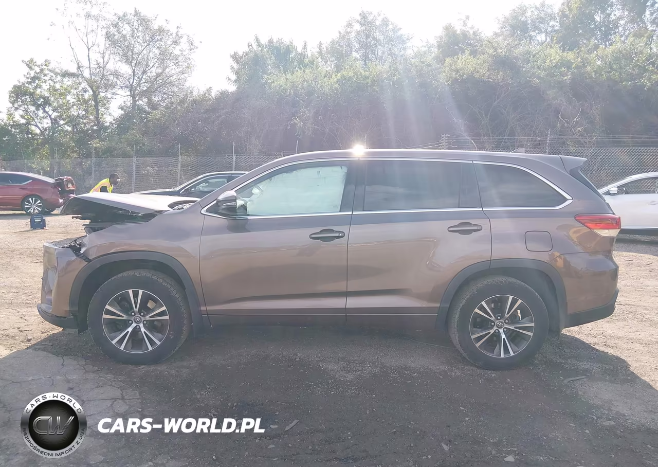 2017 Toyota Highlander Le Plus VIN:5TDBZRFH8HS427662 - 13