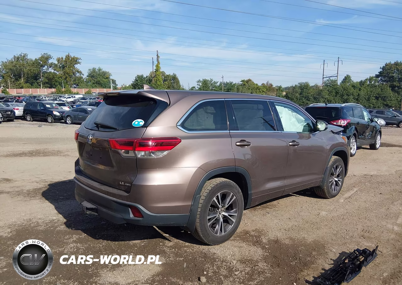 2017 Toyota Highlander Le Plus VIN:5TDBZRFH8HS427662 - 4