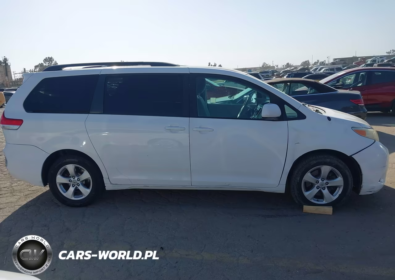 2011 Toyota Sienna Le V6 VIN:5TDKK3DC9BS105631 - 13