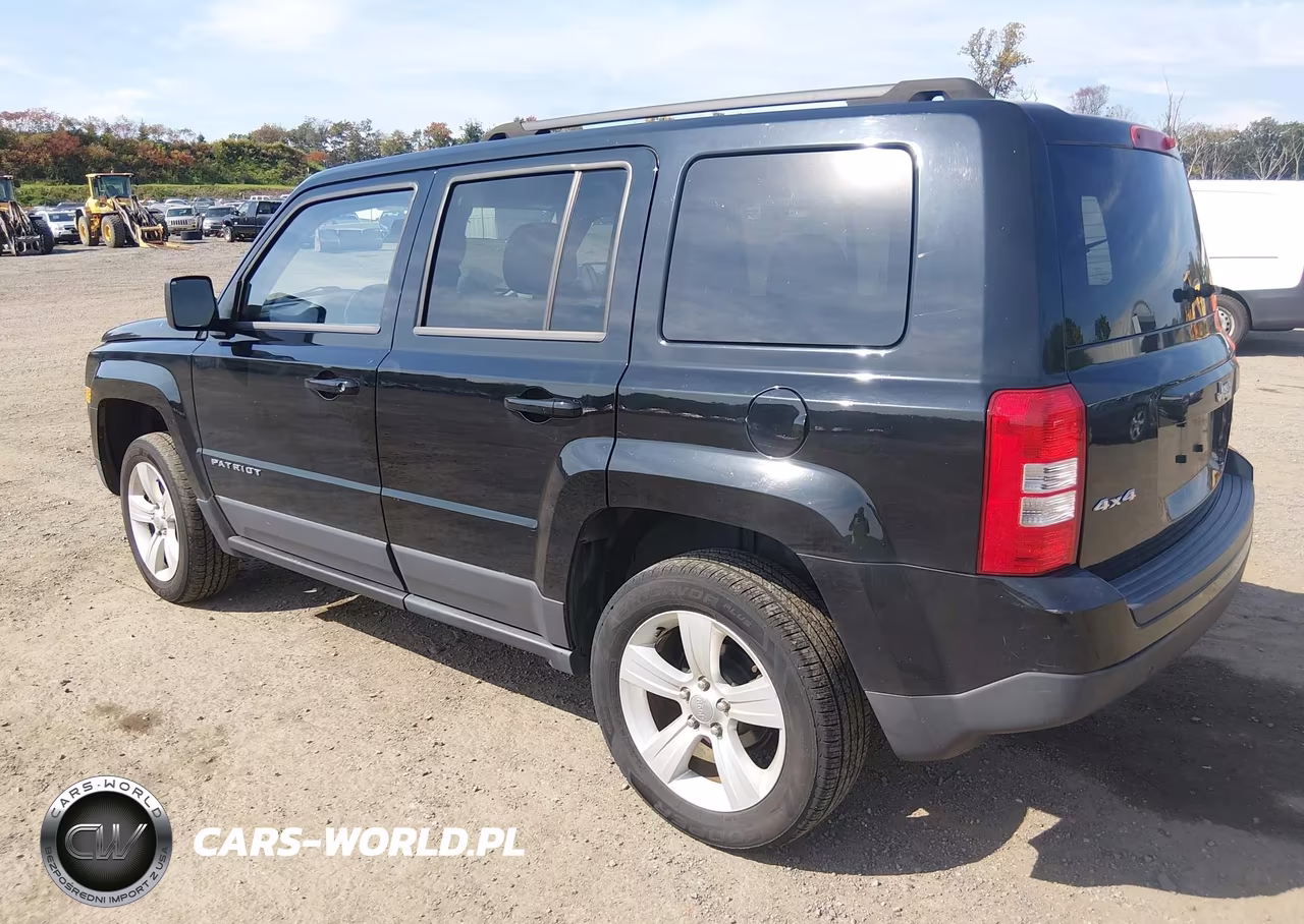 2013 Jeep Patriot Latitude VIN:1C4NJRFB7DD274763 - 3