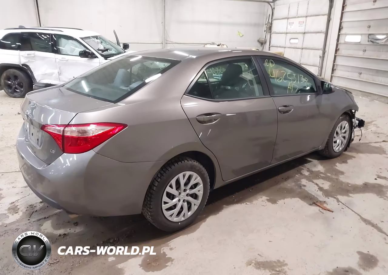 2017 Toyota Corolla Le VIN:2T1BURHE2HC953540 - 4
