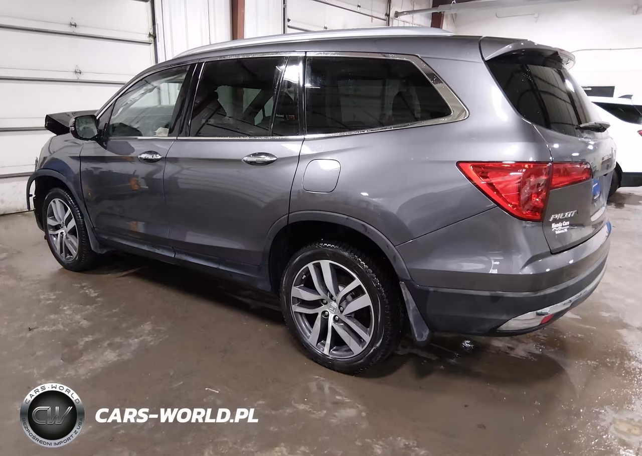 2017 Honda Pilot Touring VIN:5FNYF6H93HB075862 - 3