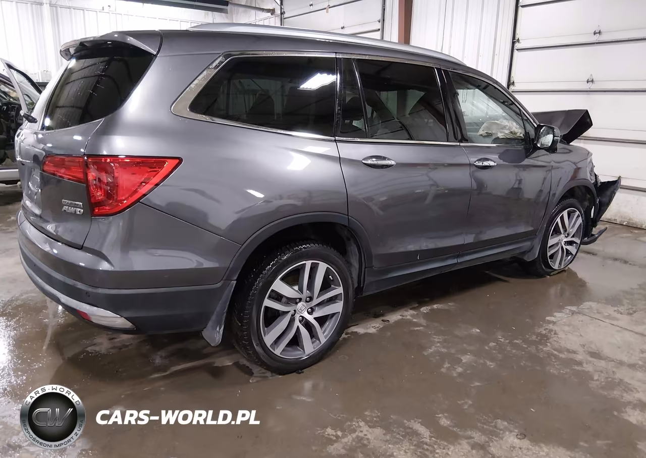 2017 Honda Pilot Touring VIN:5FNYF6H93HB075862 - 4