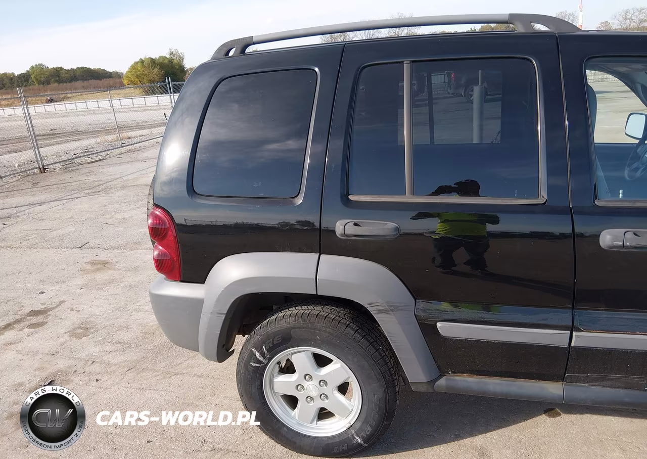 2005 Jeep Liberty Sport VIN:1J4GL48K15W509693 - 12