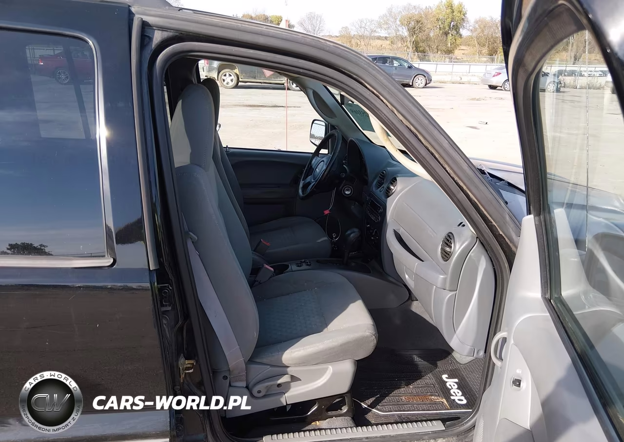 2005 Jeep Liberty Sport VIN:1J4GL48K15W509693 - 5