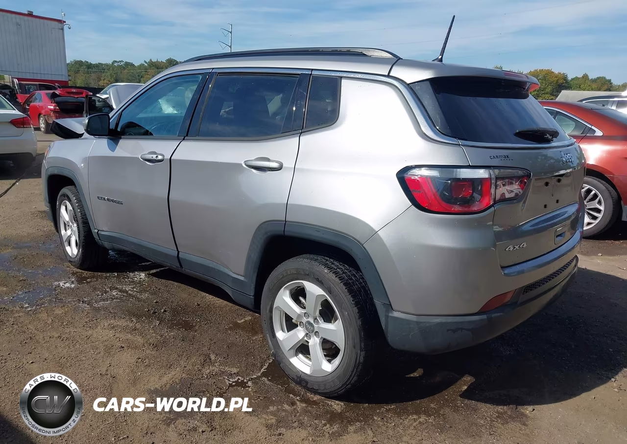 2018 Jeep Compass Latitude 4X4 VIN:3C4NJDBB3JT484274 - 3