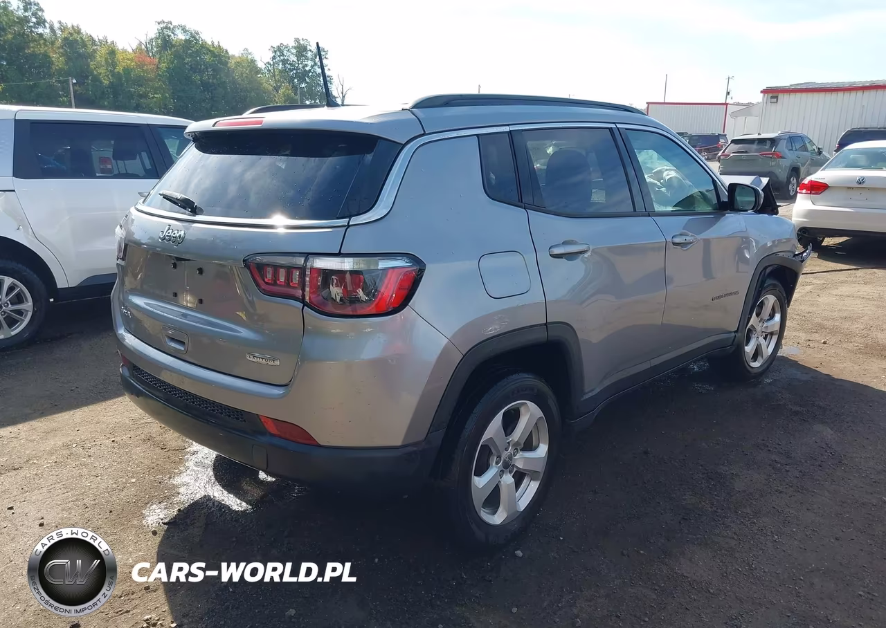 2018 Jeep Compass Latitude 4X4 VIN:3C4NJDBB3JT484274 - 4