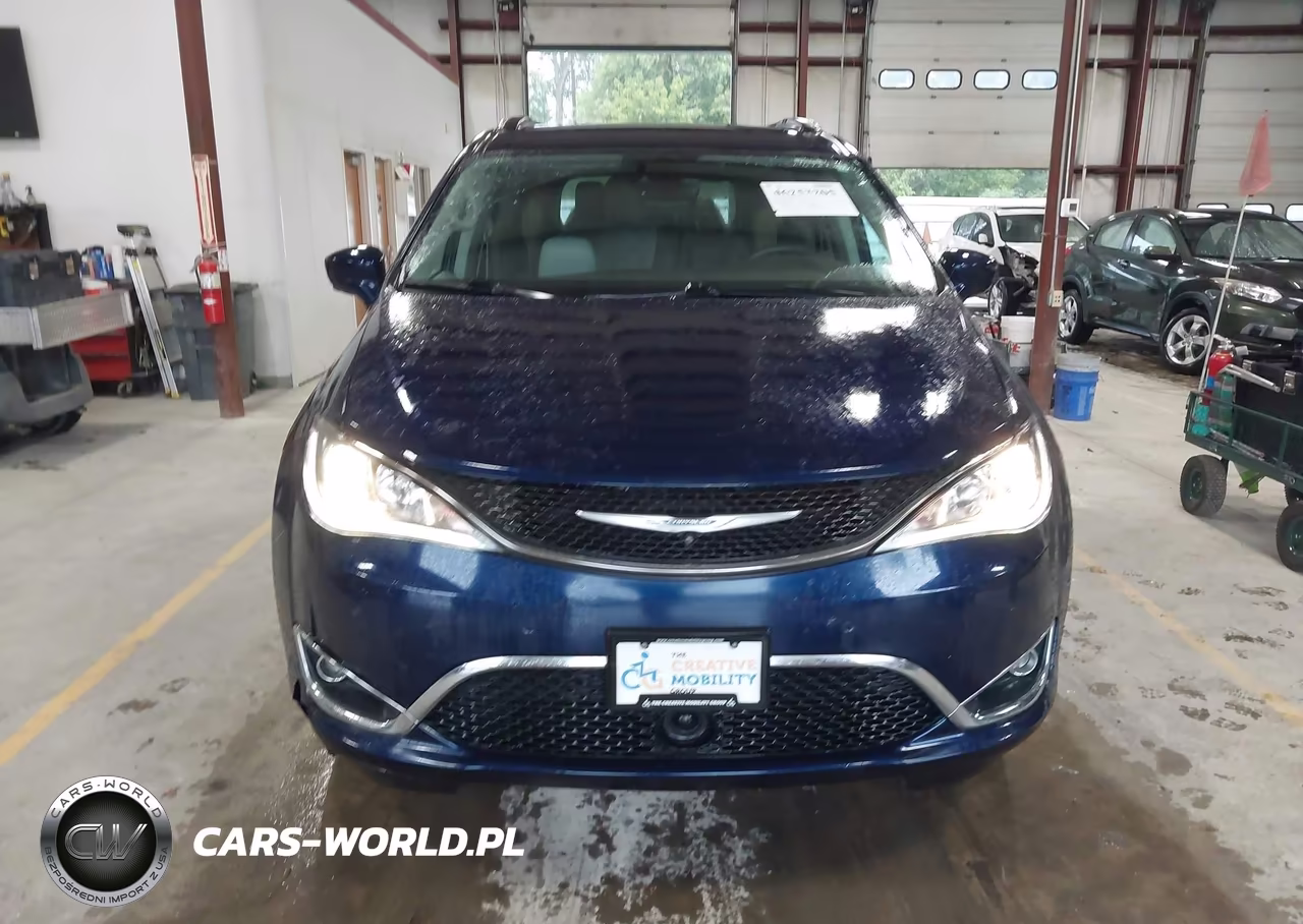 2017 Chrysler Pacifica Touring-L Plus VIN:2C4RC1EGXHR803460 - 12