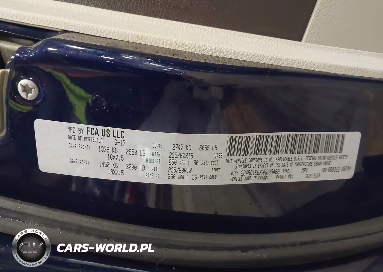 2017 Chrysler Pacifica Touring-L Plus VIN:2C4RC1EGXHR803460 - 9