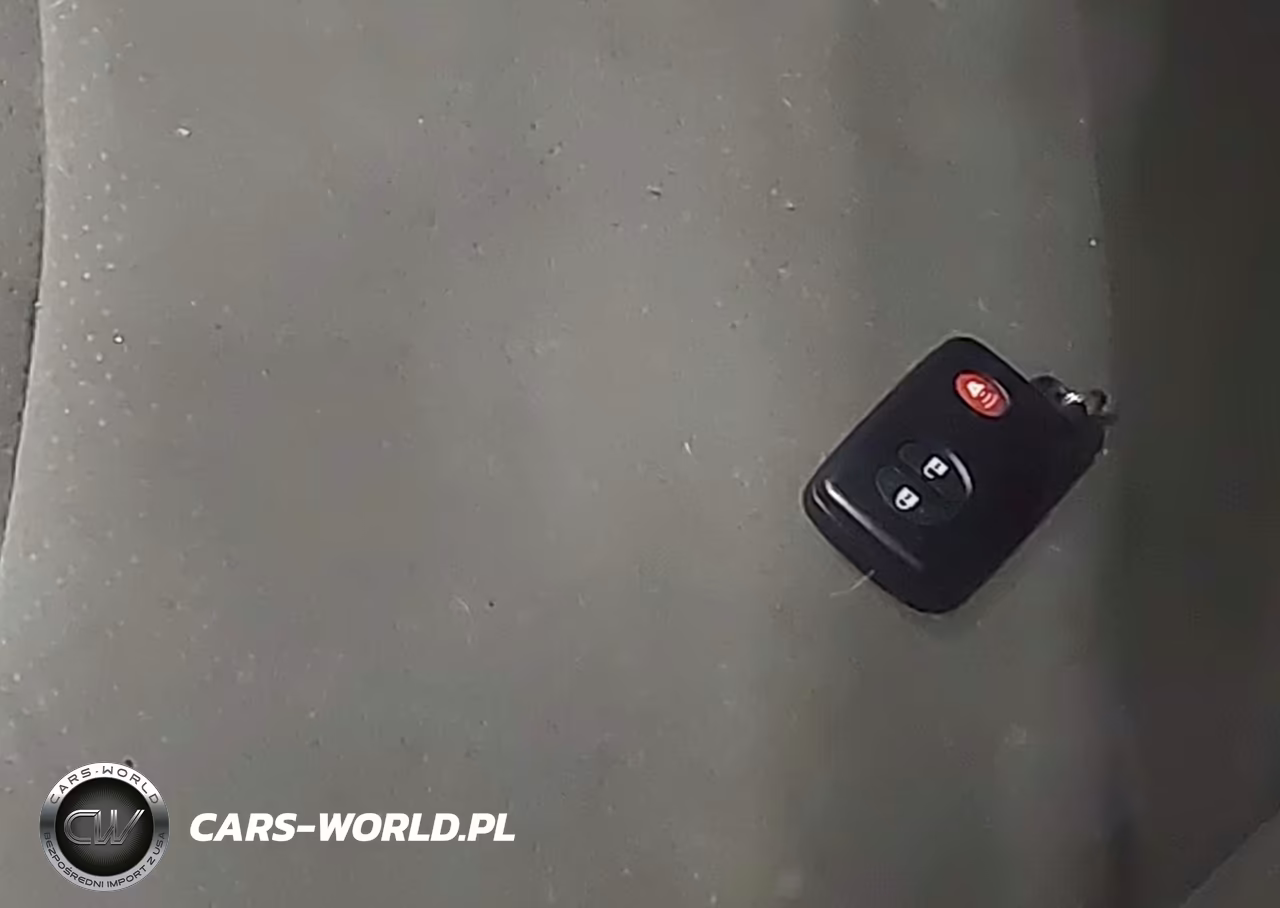 2015 Toyota Prius Two VIN:JTDKN3DU7F0465957 - 11