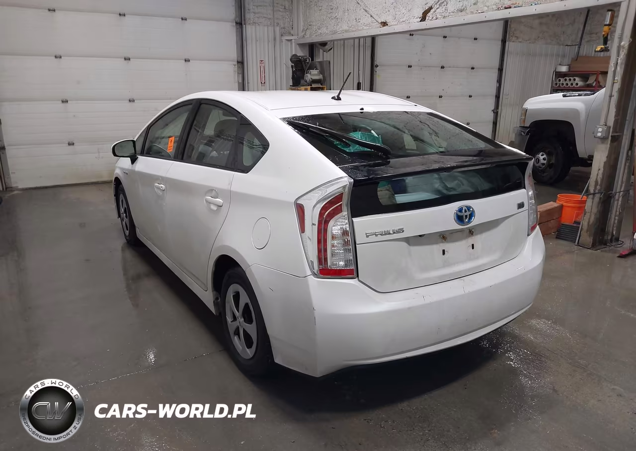 2015 Toyota Prius Two VIN:JTDKN3DU7F0465957 - 3
