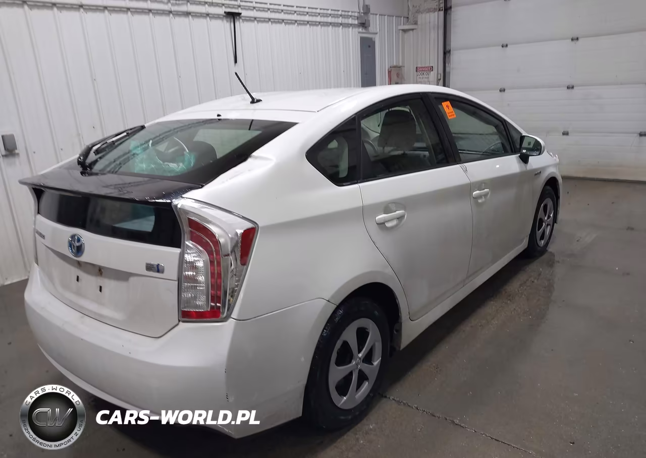 2015 Toyota Prius Two VIN:JTDKN3DU7F0465957 - 4