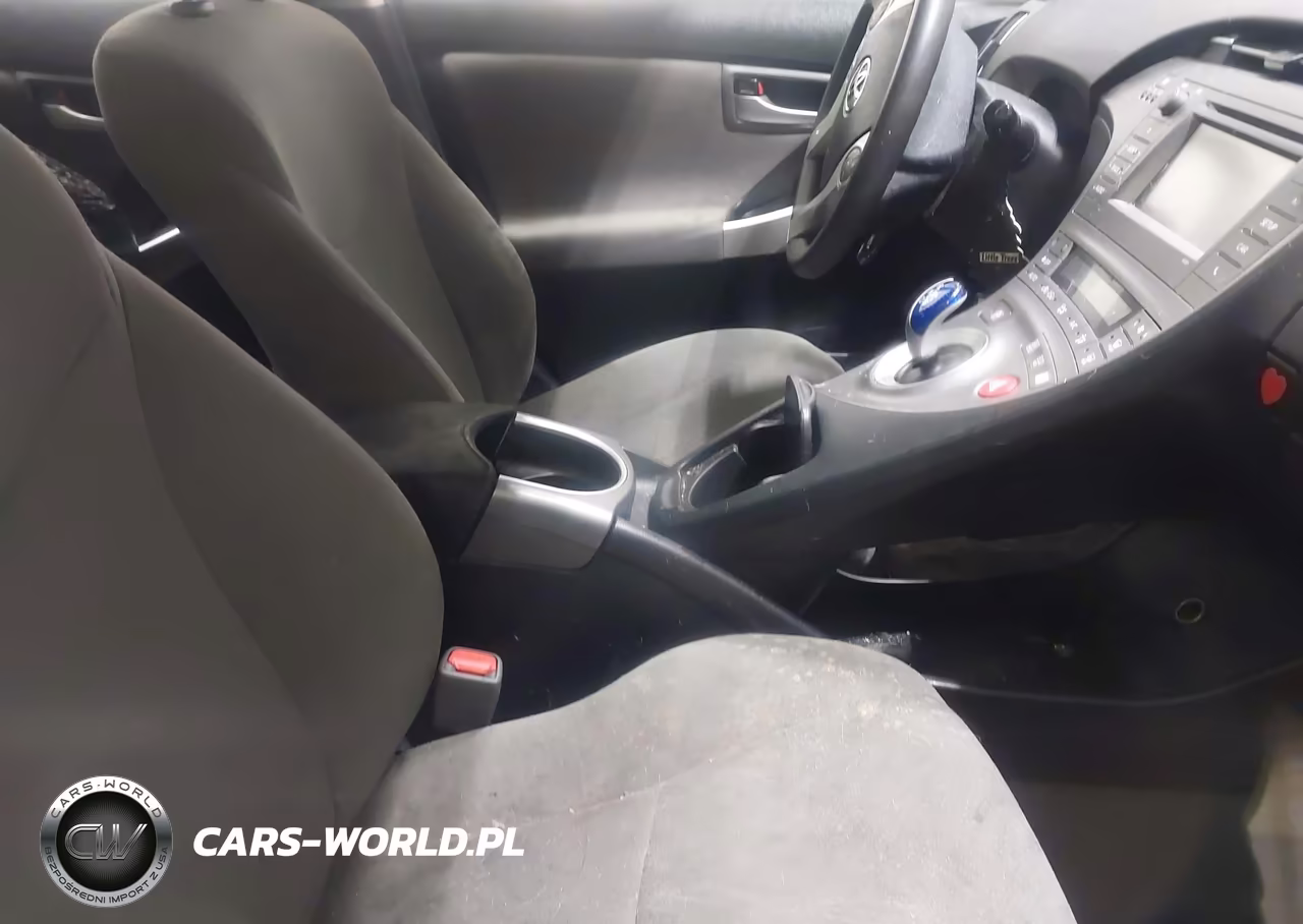 2015 Toyota Prius Two VIN:JTDKN3DU7F0465957 - 5