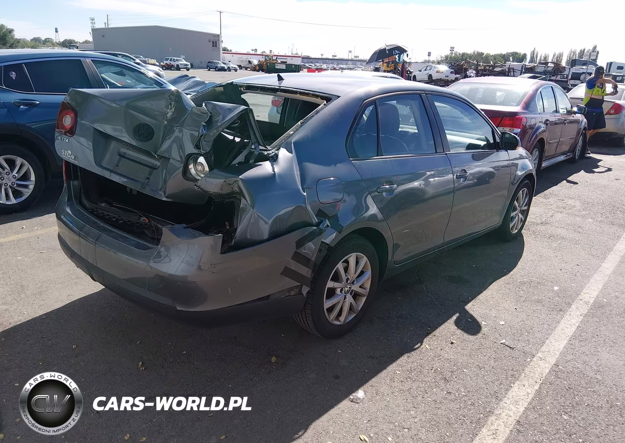 2010 Volkswagen Jetta Limited Edition VIN:3VWRZ7AJXAM123068 - 4