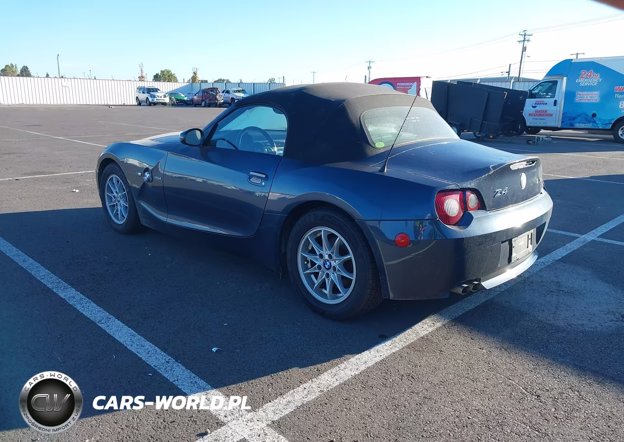 2005 BMW Z4 2.5I VIN:4USBT33575LS56239 - 3