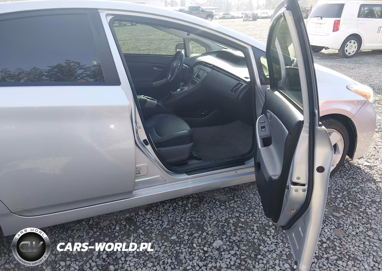 2013 Toyota Prius Five VIN:JTDKN3DU5D5615810 - 5
