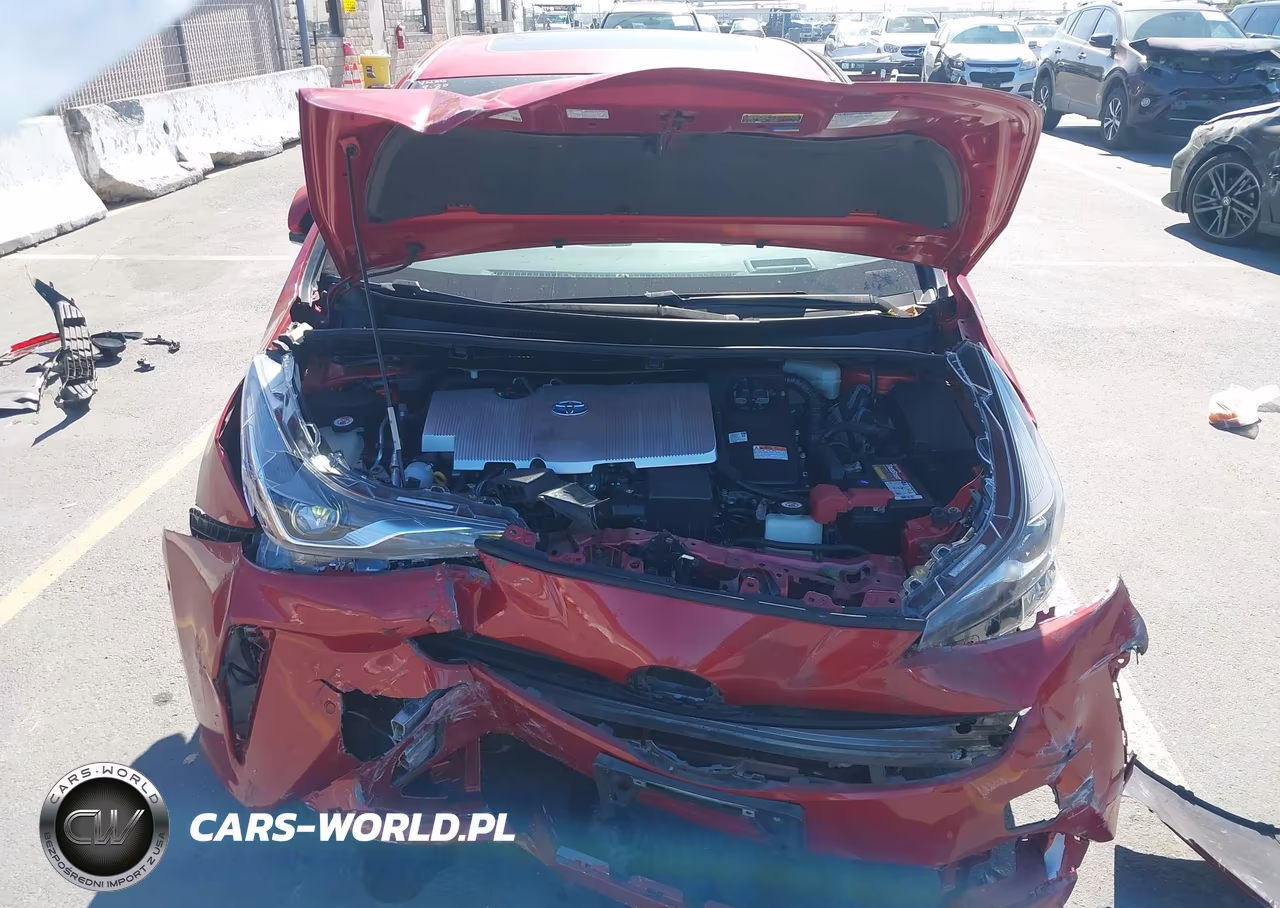 2020 Toyota Prius Limited VIN:JTDKARFU1L3104388 - 10